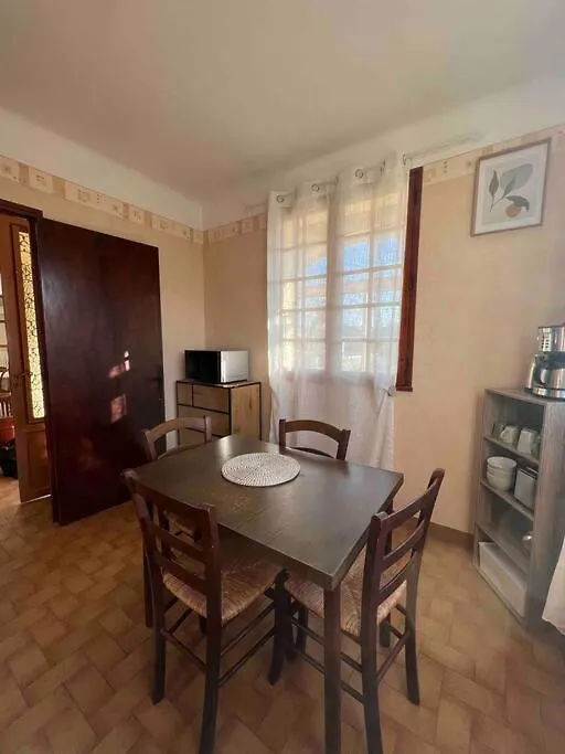 Holiday home Villa Gesinacris Avec Piscine Camaret-sur-Aigues